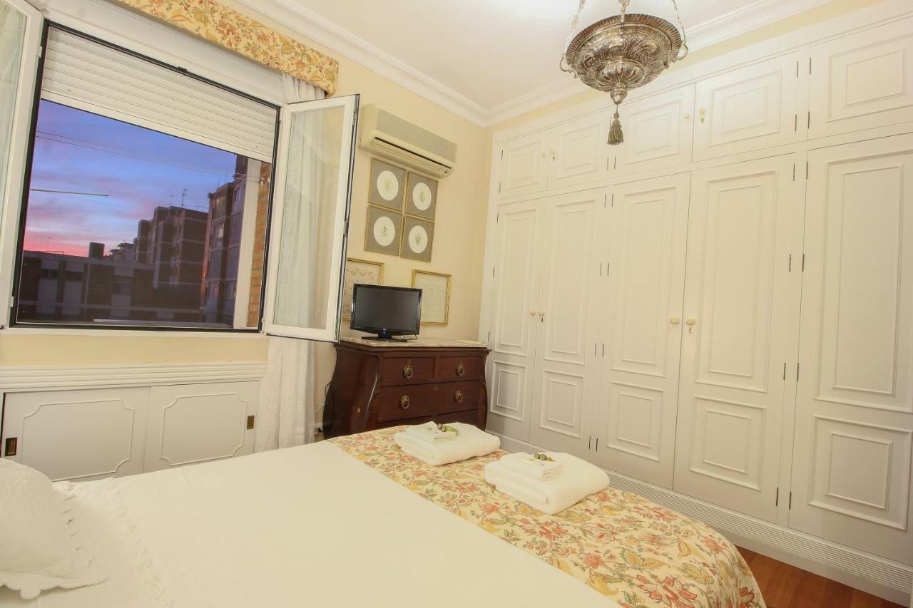Apartamento La feria Apartment Sevilla Bagian luar foto