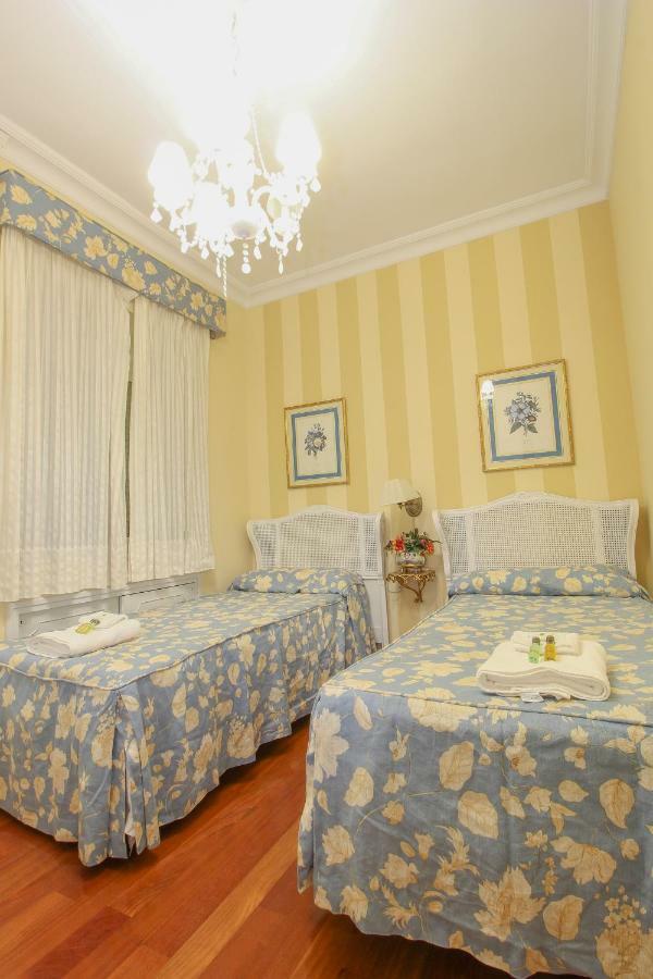 Apartamento La feria Apartment Sevilla Bagian luar foto