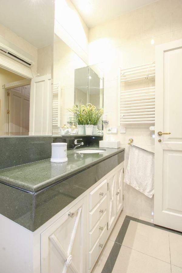 Apartamento La feria Apartment Sevilla Bagian luar foto