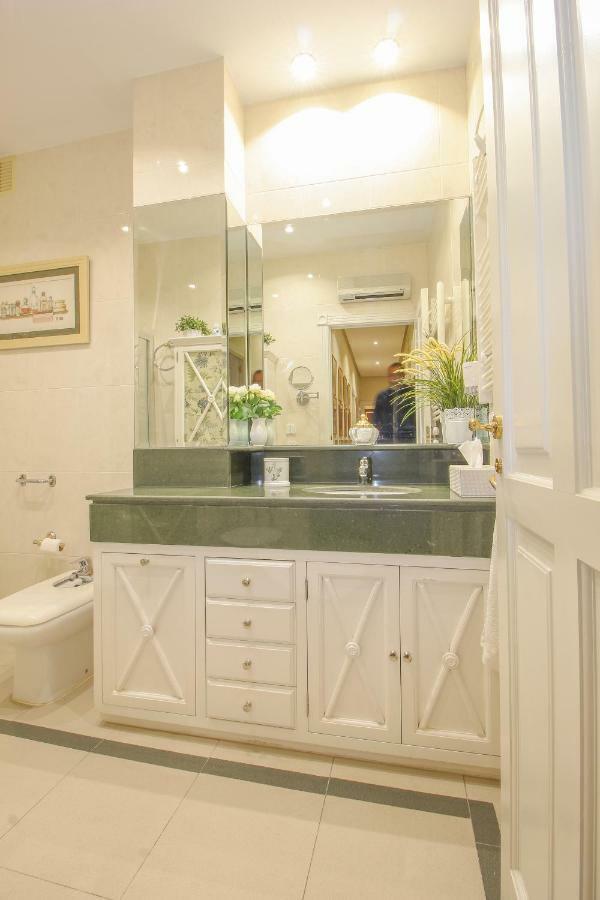 Apartamento La feria Apartment Sevilla Bagian luar foto